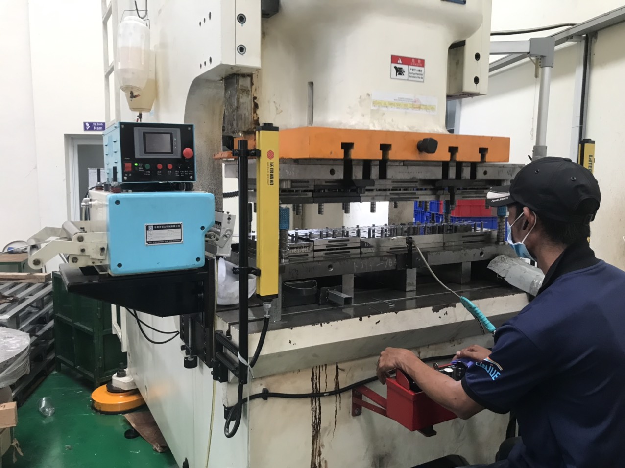 stamping machine.jpg